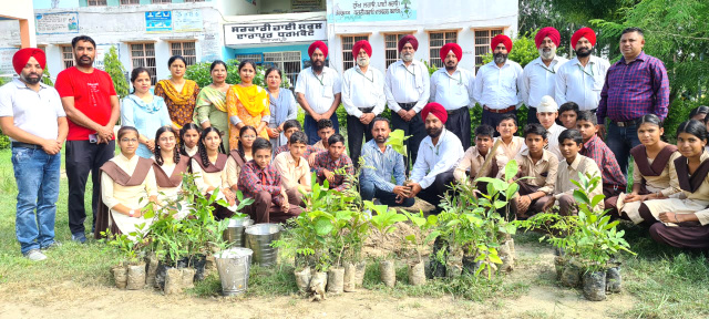 You are currently viewing ਜੀ ਓ ਜੀ ਟੀਮ ਨੇ ਸਰਕਾਰੀ ਹਾਈ ਸਕੂਲ ਦਾਰਾਪੁਰ ਵਿੱਚ ਬੂਟੇ ਲਗਾਏ