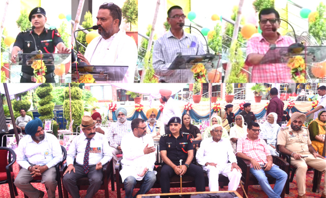 You are currently viewing कारगिल विजय दिवस पर वाल वाटिका स्कूल में शहीदों को श्रद्धांजलि व शहीदों के परिवारों को किया सम्मानित 