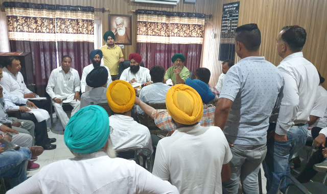 Read more about the article ਹਲਕਾ ਵਿਧਾਇਕ ਜਸਬੀਰ ਸਿੰਘ ਰਾਜਾ ਗਿੱਲ ਨੇ ਬੀਡੀਓ ਦਫਤਰ ਭੂੰਗਾ ਦਾ ਕੀਤਾ ਨਿਰੀਖਣ 