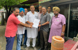 Read more about the article ਵਾਸਿਕਾ ਨਵੀਸ ਯੂਨੀਅਨ ਨੇ ਮੰਗਾਂ ਸਬੰਧੀ ਬੱਲੂ ਨੂੰ ਸੌਂਪਿਆ ਮੰਗ ਪੱਤਰ