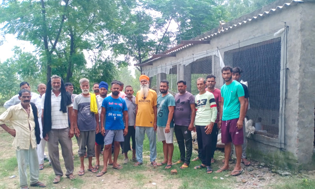 You are currently viewing ਲੁਟੇਰੇ ਪਿੰਡ ਚੱਕਲਾਦੀਆਂ ’ਚ ਮੁਰਗੀ ਫਾਰਮ ਤੋਂ 400 ਤੋ ਵੱਧ ਦੇਸੀ ਮੁਰਗੀਆਂ ਚੋਰੀ ਕਰਕੇ ਹੋਏ ਰਫੂਚੱਕਰ,ਡੇਢ ਲੱਖ ਦਾ ਹੋਇਆ ਨੁਕਸਾਨ 