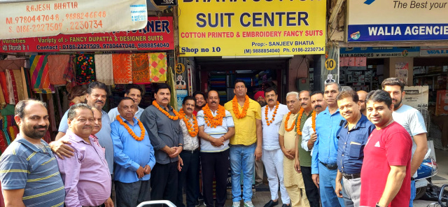 You are currently viewing सुनील महाजन व्यापार और व्यापारी हित में आवाज बुलंद करते हुए जिले के साथ ही पंजाब स्तर पर भी काम कर चुके हैं -अमित नैयर