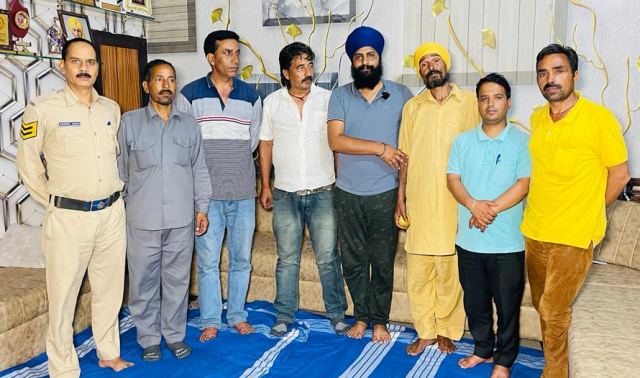 You are currently viewing 8 ਸਾਲ ਪਹਿਲਾਂ ਲਾਪਤਾ ਹੋਏ ਵਿਅਕਤੀ ਨੂੰ ਬਾਬਾ ਦੀਪ ਸਿੰਘ ਸੇਵਾ ਦਲ ਗੜਦੀਵਾਲਾ ਨੇ…..