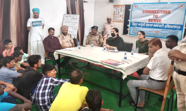 You are currently viewing ਸਕੱਤਰ ਜ਼ਿਲ੍ਹਾ ਕਾਨੂੰਨੀ ਸੇਵਾਵਾਂ ਅਥਾਰਟੀ ਨੇ ਕੇਂਦਰੀ ਜੇਲ੍ਹ…….