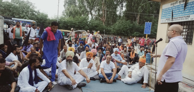 You are currently viewing ਪੰਜਾਬ ਭਰ ਵਿਚ ਪ੍ਰਾਈਵੇਟ ਬੱਸਾਂ ਅਤੇ ਮਿੰਨੀ ਬੱਸਾਂ ਵੱਲੋਂ ਮੰਗਾਂ ਮੰਨਵਾਉਣ ਲਈ…