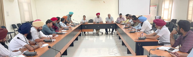 You are currently viewing ਚੋਣ ਰਜਿਸਟ੍ਰੇਸ਼ਨ ਅਫ਼ਸਰ ਨੇ ਵੋਟਰ ਕਾਰਡ ਨੂੰ ਆਧਾਰ ਨਾਲ ਲਿੰਕ ਕਰਵਾਉਣ ਲਈ…