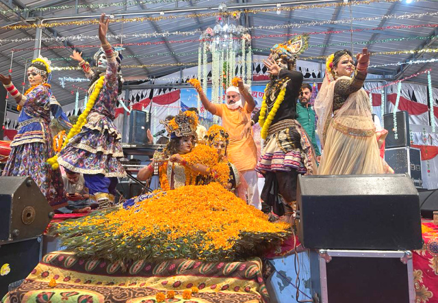 You are currently viewing कृष्ण जन्मोत्सव बड़ी श्रद्धा एवं धूमधाम…..