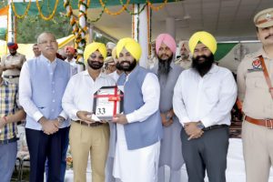 Read more about the article ਸਮਾਜ ਸੇਵਾ ਦੇ ਖੇਤਰ ਵਿੱਚ ਪਾਏ ਵੱਡਮੁੱਲਾ ਯੋਗਦਾਨ ਲਈ ਪ੍ਰੋਫੈਸਰ ਬਹਾਦਰ ਸਿੰਘ ਸੁਨੇਤ ਨੂੰ…