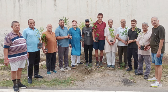 You are currently viewing आधुनिक विहार वेल्फेयर सोसायटी द्वारा प्रधान रिटायर्ड ईटीओ जगदीश सैनी की अध्यक्षता में मनाया गया वन महोत्सव