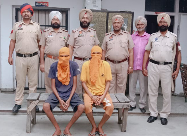 You are currently viewing UPDATED… ਡਾਟ ਦਿਖਾ ਕੇ ਪ੍ਰਵਾਸੀ ਮਜ਼ਦੂਰ ਕੋਲੋਂ ਪੈਸੇ ਤੇ ਮੋਬਾਈਲ ਖੋਹਣ ਵਾਲੇ…