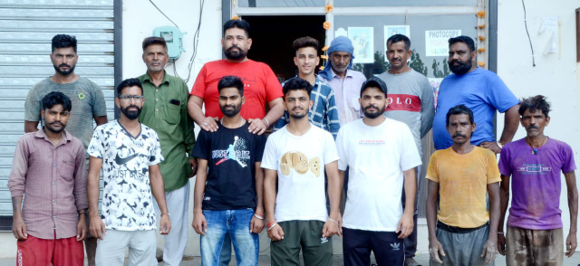 You are currently viewing ਡੇਰਾ ਸੱਚਖੰਡ ਬੱਲਾਂ ਦੇ ਗੱਦੀਨਸ਼ੀਨ 108 ਸੰਤ ਨਿਰੰਜਣ ਦਾਸ ਮਹਾਰਾਜ ਦੀ ਸੁਰੱਖਿਆ ਨੂੰ…..