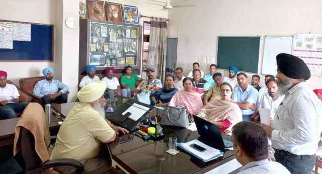 You are currently viewing ਅੰਤਰ ਜ਼ੋਨ ਜ਼ਿਲ੍ਹਾ ਖੇਡ ਸਬੰਧੀ ਹੋਈ ਅਹਿਮ ਮੀਟਿੰਗ….