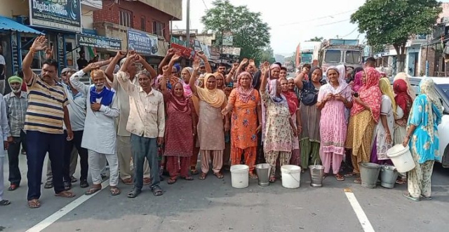 You are currently viewing ਮਾਮਲਾ ਲੰਮੇ ਸਮੇਂ ਤੋਂ ਪੀਣ ਵਾਲੇ ਪਾਣੀ ਦੀ ਸਮੱਸਿਆ ਦਾ…