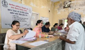 Read more about the article ਜਿਲ੍ਹੇ ’ਚ ਲਗਾਏ ਗਏ ਸੁਵਿਧਾ ਕੈਂਪਾਂ ਦੌਰਾਨ 293…..