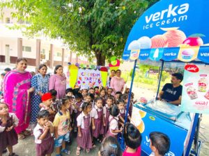 Read more about the article बच्चों ने गर्मी के मौसम में ठण्डी- ठण्डी आईस्क्रीम….