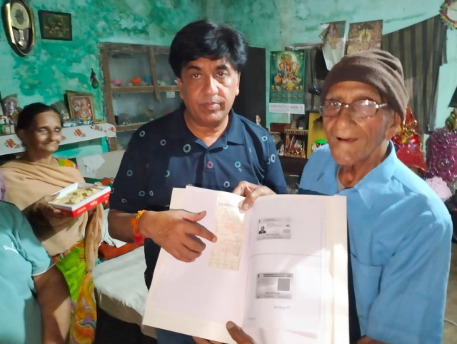 You are currently viewing ਕੈਬਨਿਟ ਮੰਤਰੀ ਜ਼ਿੰਪਾ ਦੇ ਯਤਨਾਂ ਸਦਕਾ ਬਜ਼ੁਰਗ ਜੋੜੇ ਦੇ ਘਰ ਸਾਢੇ ਤਿੰਨ ਸਾਲਾਂ ਬਾਅਦ ਹੋਈ ਰੌਸ਼ਨੀ…