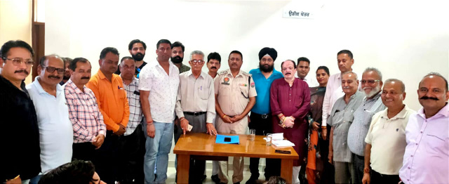 You are currently viewing बैठक दौरान व्यापारियों, कार्पारेटरों और विभिन्न संस्थाओं के प्रतिनिधियों ने…..