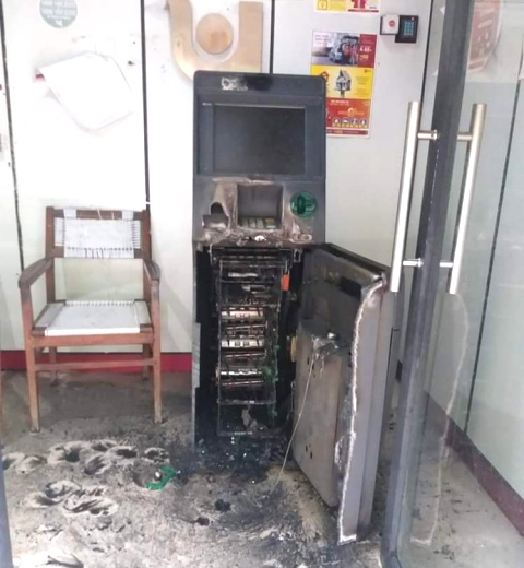 You are currently viewing ਹੁਸ਼ਿਆਰਪੁਰ ਦੇ ਪਿੰਡ ਚੌਟਾਲਾ ਵਿਖੇ ਲੁਟੇਰਿਆਂ ਨੇ PNB ਬ੍ਰਾਂਚ ਦੇ ਏਟੀਐਮ ਨੂੰ ਬਣਾਇਆ ਨਿਸ਼ਾਨਾ, ਲੱਖਾਂ…..