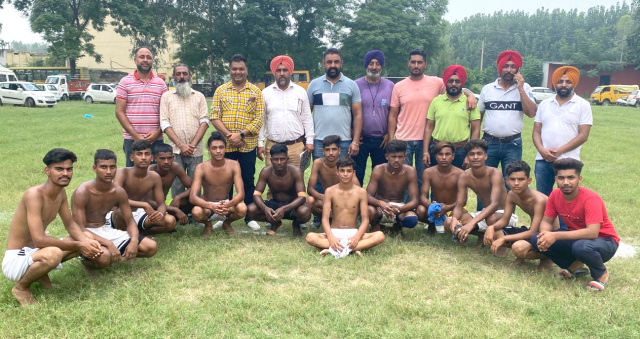 You are currently viewing ਜਿਲ੍ਹਾ ਸਕੂਲ਼ ਖੇਡਾਂ ਅੰਡਰ 19 ਲੜਕੇ ਸਰਕਲ ਕਬੱਡੀ ‘ਚ…