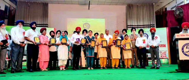 You are currently viewing ਸ੍ਰੀ ਗੁਰੂ ਗੋਬਿੰਦ ਸਿੰਘ ਸਟੱਡੀ ਸਰਕਲ ਵਲੋਂ ਪ੍ਰਿੰਸੀਪਲ ਡਾ.ਜਸਪਾਲ ਸਿੰਘ ਸਨਮਾਨਤ 