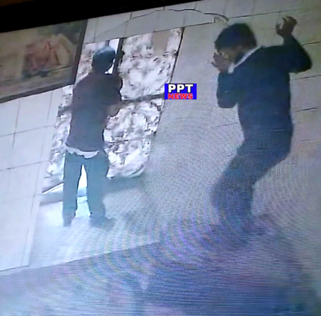 You are currently viewing ਚੋਰਾਂ ਨੇ ਬੇਖੌਫ ਮੰਦਿਰ ਨਿੱਕੀ’ ਦਾਦੀ ਪਿੰਡ ਪੰਡੋਰੀ ਅਟਵਾਲ ਵਿਖੇ ਫਿਰ ਦਿੱਤਾ….