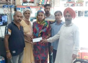 Read more about the article ਜਰੂਰਤਮੰਦ ਦੇ ਇਲਾਜ ਲਈ 5 ਹਜਾਰ ਰੁਪਏ ਦੀ ਦਿੱਤੀ ਮਾਇਕ ਸਹਾਇਤਾ 