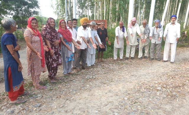 Read more about the article ਅਧੂਰੀ ਪਈ ਸੜਕ ਤੋਂ  ਇਲਾਕੇ ਦੇ ਲੋਕ ਡਾਢੇ ਪ੍ਰੇਸ਼ਾਨ…