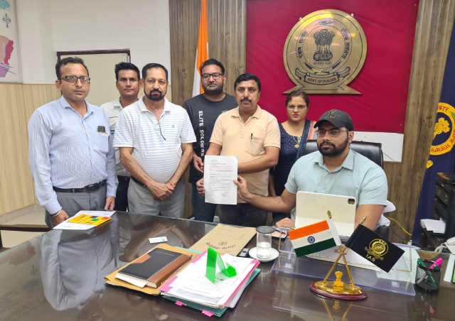 You are currently viewing ਪੁਰਾਣੀ ਪੈਨਸ਼ਨ ਸਕੀਮ ਜਲਦ ਲਾਗੂ ਕਰੇ ਸਰਕਾਰ : ਰਾਜ ਕੁਮਾਰ / ਸੋਹਨ ਲਾਲ