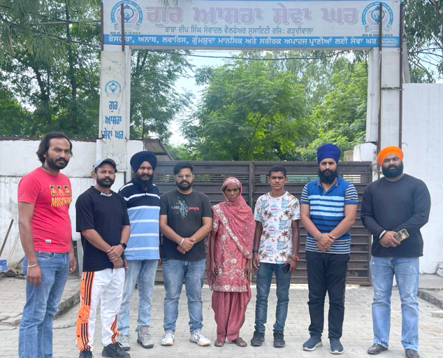 You are currently viewing ਬਾਬਾ ਦੀਪ ਸਿੰਘ ਸੇਵਾ ਸੁਸਾਇਟੀ ਨੇ ਇਕ ਲਾਪਤਾ ਹੋਈ ਭੈਣ ਨੂੰ ਪਰਿਵਾਰ ਨਾਲ ਮਿਲਾਇਆ