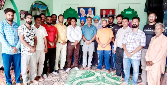 You are currently viewing ਸਰਕਾਰੀ ਕਰਮਚਾਰੀਆਂ ਵਲੋ ਗ਼ਰੀਬਾਂ ਮਜ਼ਲੂਮਾਂ ਨਾਲ ਧੱਕਾ ਬਰਦਾਸ਼ਤ ਨਹੀਂ….