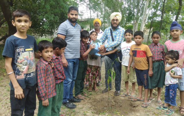 You are currently viewing ਖਾਲਸਾ ਕਾਲਜ,ਗੜ੍ਹਦੀਵਾਲਾ ਵਲੋਂ ਸਰਕਾਰੀ ਐਲੀਮੈਂਟਰੀ ਸਕੂਲ ਖਾਨਪੁਰ ਵਿਖੇ …