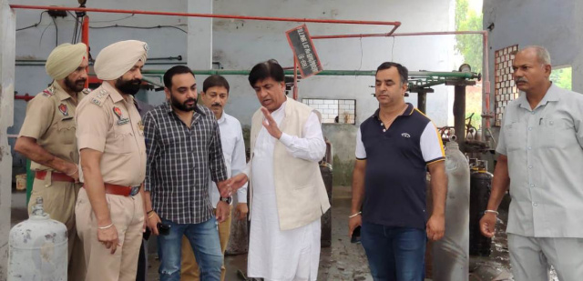 You are currently viewing ਕੈਬਨਿਟ ਮੰਤਰੀ ਜਿੰਪਾ ਵਲੋਂ ਨਸਰਾਲਾ ਵਿਖੇ ਵਾਪਰੇ ਹਾਦਸੇ ਦੇ ਘਟਨਾ ਸਥਾਨ ਦਾ ਦੌਰਾ