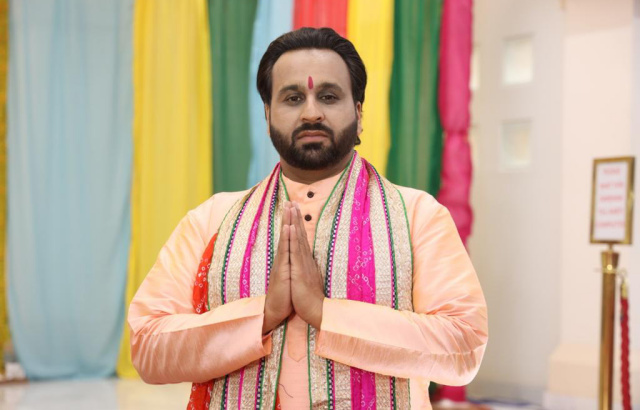 You are currently viewing विश्व प्रसिद्ध गायक देव चंचल सोमवार श्री अचलेश्वर धाम में मां की चौकी में अपनी….