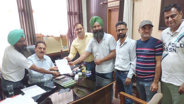 You are currently viewing *ਬੀ.ਐੱਲ.ਉ ਮੁਕੇਰੀਆਂ ਵੱਲੋਂ ਮੁਕੇਰੀਆਂ ਤਹਿਸੀਲ ਕੰਪਲੈਕਸ ਵਿੱਚ ਕੀਤੀ ਗਈ ਅਹਿਮ ਮੀਟਿੰਗ*