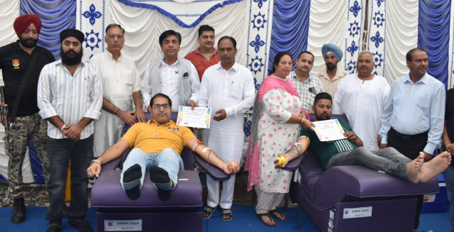 You are currently viewing ਖੂਨਦਾਨ ਕਰਨਾ ਮਨੁੱਖਤਾ ਦੀ ਸਭ ਤੋਂ ਵੱਡੀ….