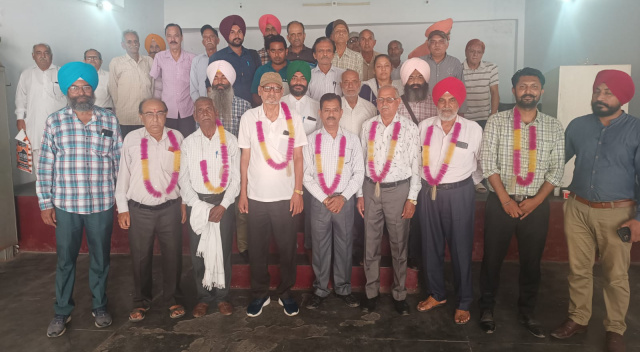 You are currently viewing ਸਰਕਾਰਾਂ ਕਾਰਪੋਰੇਟ ਦਾ ਪੱਖ ਪੂਰ ਰਹੀਆਂ ਹਨ- ਇੱਕਬਾਲ ਸਿੰਘ