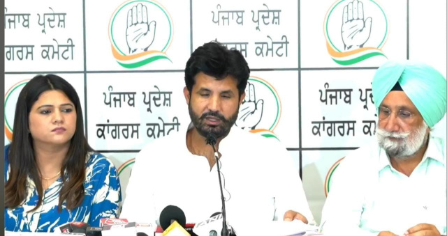 You are currently viewing माइनिंग पॉलिसी को लेकर पीसीसी प्रधान राजा वडिंग,एक्स डिप्टी सीएम सुखविंदर सिंह रंधावा,प्रदेश प्रवक्ता टीना चौधरी…