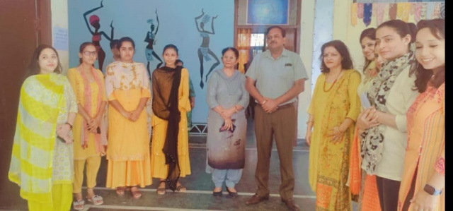 You are currently viewing जी एन डी यू कॉलेज पठानकोट में नवरात्रि उत्सव पर एसडीएम पठानकोट ने विद्यार्थियों