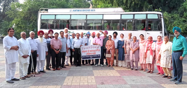 You are currently viewing ਸੀਨੀਅਰ ਸਿਟੀਜ਼ਨਜ਼ ਵੈਲਫੇਅਰ ਐਸੋਸੀਏਸ਼ਨ ਦਸੂਹਾ ਦੇ ਮੈਂਬਰ ਸ਼੍ਰੀ ਕਰਤਾਰਪੁਰ ਸਾਹਿਬ ਪਾਕਿਸਤਾਨ….