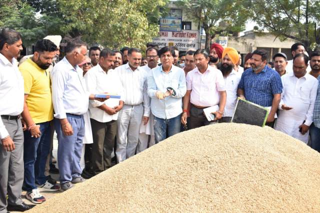 You are currently viewing ਕਿਸਾਨਾਂ ਦੀ ਫ਼ਸਲ ਦਾ ਇਕ-ਇਕ ਦਾਣਾ ਖਰੀਦਣਾ ਯਕੀਨੀ…