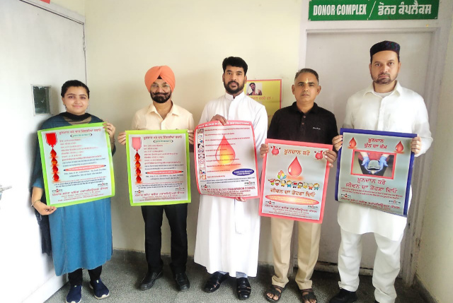 You are currently viewing ਸਭ ਧਰਮਾਂ ਦੇ ਖੂਨਦਾਨ ਦਾਨੀਆਂ ਨੇ ਇਕੱਠੇ ਖੂਨਦਾਨ ਕਰਕੇ ਦਿੱਤਾ ਇਨਸਾਨੀਅਤ…