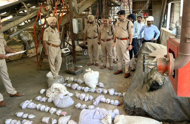 You are currently viewing ਡਰੱਗ ਡਿਸਪੋਜਲ ਕਮੇਟੀ ਵਲੋਂ ਭਾਰੀ ਮਾਤਰਾ ‘ਚ ਨਸ਼ਟ ਕਰਵਾਏ ਨਸ਼ੀਲੇ ਪਦਾਰਥ 