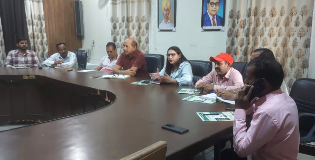 You are currently viewing बढ़ती डेंगू की मामलों को लेकर निगम व सेहत विभाग ने स्विमिंग पूल….