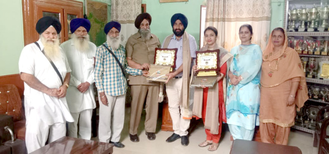Read more about the article ਖਾਲਸਾ ਕਾਲਜ ਗੜ੍ਹਦੀਵਾਲਾ ਦੇ ਪ੍ਰਿੰਸੀਪਲ ਡਾ.ਜਸਪਾਲ ਸਿੰਘ ਦਾ ਸਨਮਾਨ