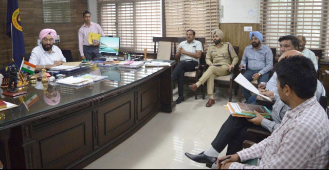 You are currently viewing ਜਿਲ੍ਹਾ ਪਠਾਨਕੋਟ ਵਿੱਚ ਪਟਾਕਿਆਂ ਦੀ ਵਿਕਰੀ ਅਤੇ ਸਟੋਰ ਕਰਨ ਸਬੰਧੀ ਡਿਪਟੀ ਕਮਿਸਨਰ ਨੇ