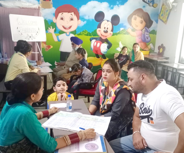 You are currently viewing ਬਾਲ ਵਾਟਿਕਾ ਸਕੂਲ ‘ਚ ਮਾਪਿਆਂ ਨਾਲ ਕੀਤੀ ਮੀਟਿੰਗ