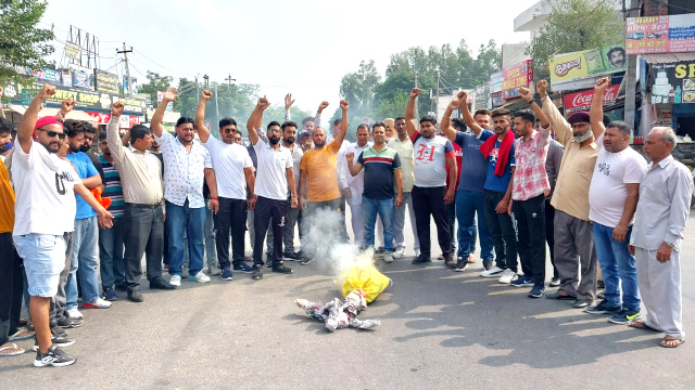 You are currently viewing ਬੇਗਮਪੁਰਾ ਟਾਈਗਰ ਫੋਰਸ ਨੇ ਨਸ਼ੇ ਦੇ ਵਿਰੋਧ ਚ ਆਪ ਸਰਕਾਰ ਦਾ ਪੁਤਲਾ ਫੂਕਿਆ