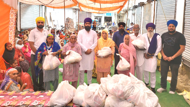 You are currently viewing ਬਾਬਾ ਦੀਪ ਸਿੰਘ ਸੇਵਾ ਦਲ ਗੜਦੀਵਾਲਾ ਵਲੋਂ 82 ਵੇਂ ਮਹੀਨਾਵਾਰ ਰਾਸ਼ਨ ਵੰਡ ਸਮਾਰੋਹ ਦੌਰਾਨ 300 ਜਰੂਰਤਮੰਦ ਪਰਿਵਾਰਾਂ ਨੂੰ ਵੰਡਿਆ ਰਾਸ਼ਣ