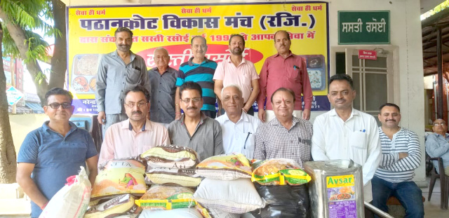 You are currently viewing अरोड़ा वंश सभा पठानकोट द्वारा सस्ती रसोई में राशन का सहयोग