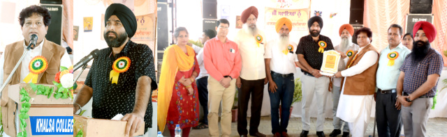 You are currently viewing ਖਾਲਸਾ ਕਾਲਜ, ਗੜ੍ਹਦੀਵਾਲਾ ਵਿਖੇ ਜੋਨਲ ਯੁਵਕ ਮੇਲੇ ਦੀਆਂ ਆਈਟਮਾਂ ਦੀ ਫੁੱਲ ਡਰੈੱਸ ਰਿਹਰਸਲ